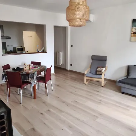 Il Grazioso Di Chiara Con Posto Auto Privato ليفورنو