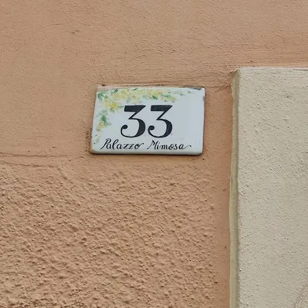 Il Grazioso Di Chiara Con Posto Auto Privato * ليفورنو